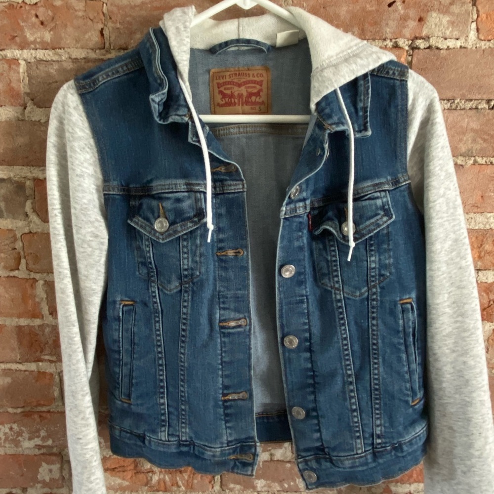 Levi’s denim jacket in great condition.